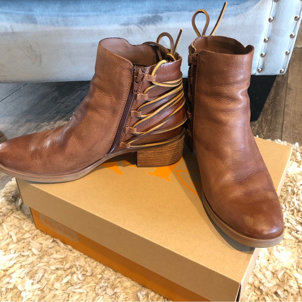 Korks Belaya Booties